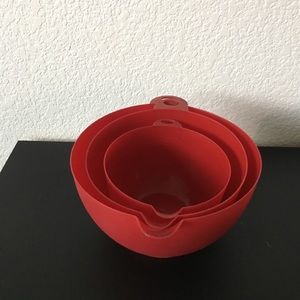 Set of 3 red bowls